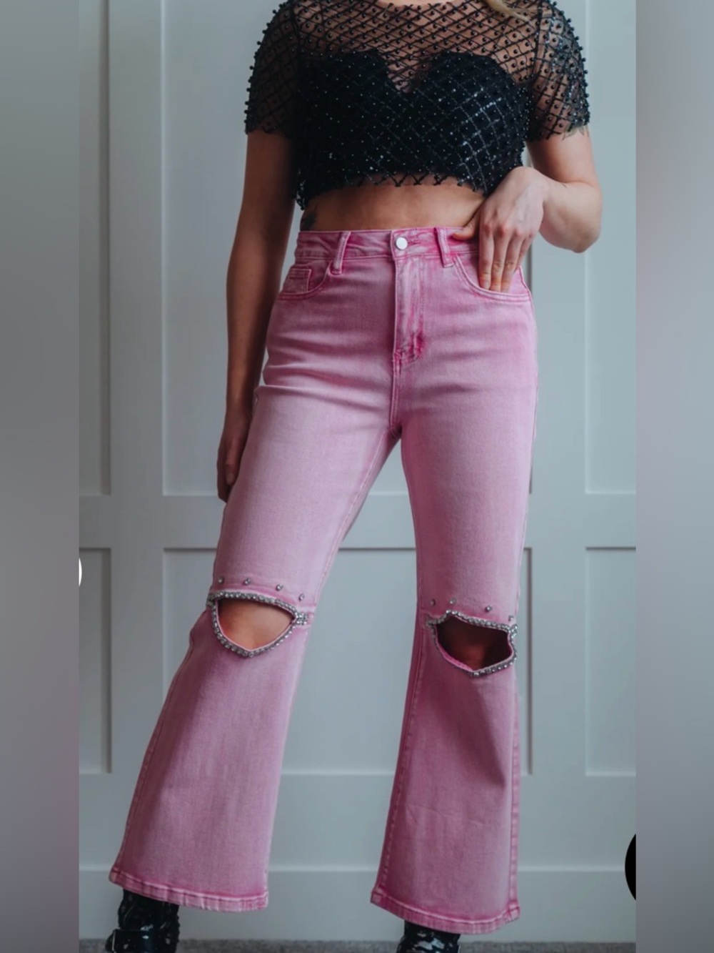 H010 NWT Timing M W15-19  Pink Distressed Jeans Pants Embellished Knee Cutouts